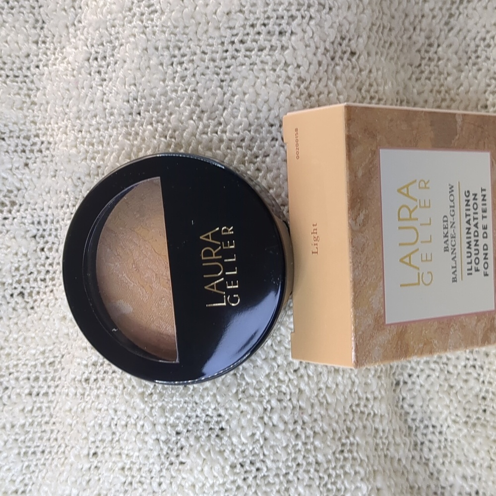 Laura Geller Baked Balance-N-Glow Foundation in Light, 8g/0.28oz - Picture 11 of 11